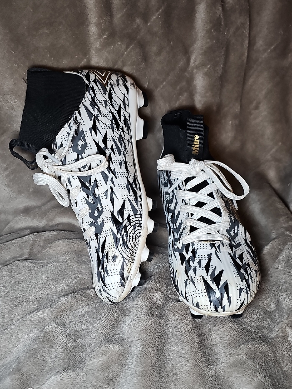 Kids Black & White Graphic Soccer Cleats with Ankle Sock 4Y Youth Kids
